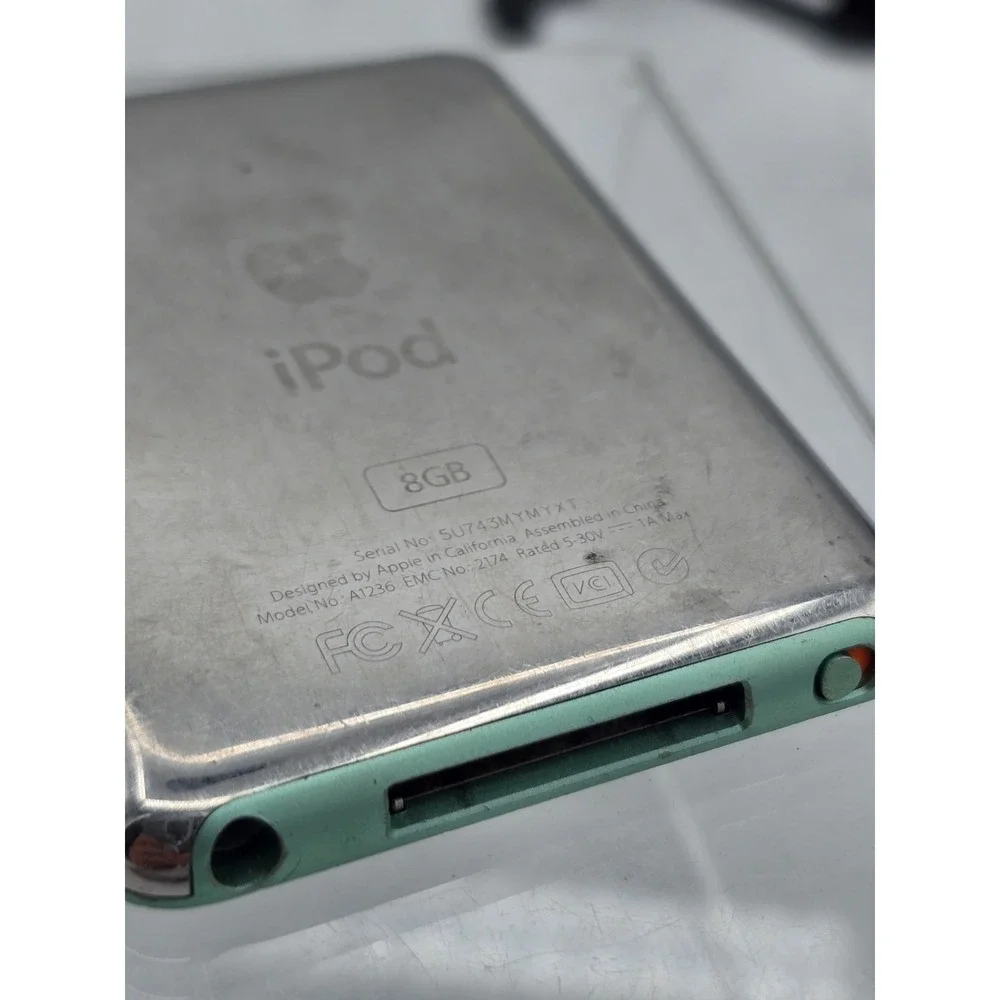 2 Apple iPod nano 8GB - 3rd Generation‎ - Green & Red A1236 For Parts! SEE PICS!